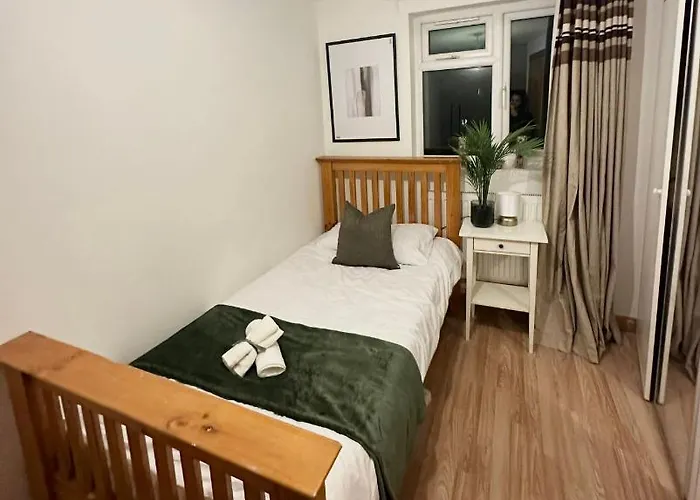 Relaxing Room In Spacious House